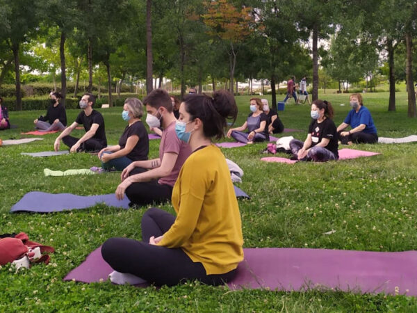 Día internacional de yoga meditación